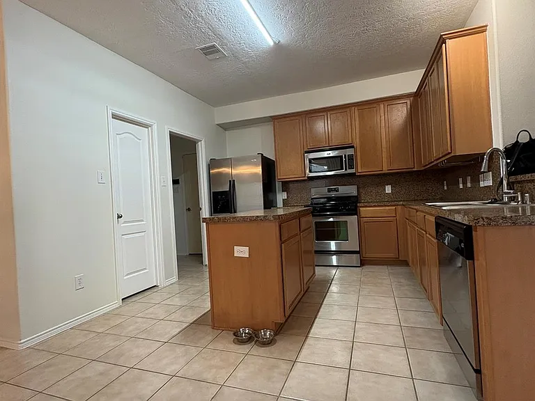 1902 Creegan Park Ct — Photo 8