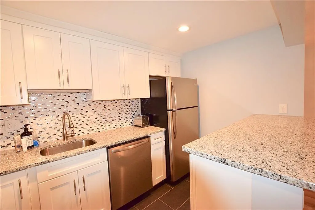 Building Photo - 66 Girard Ave #309