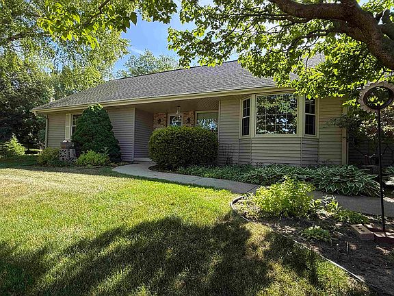 2nd image of 3259 Thames Ln