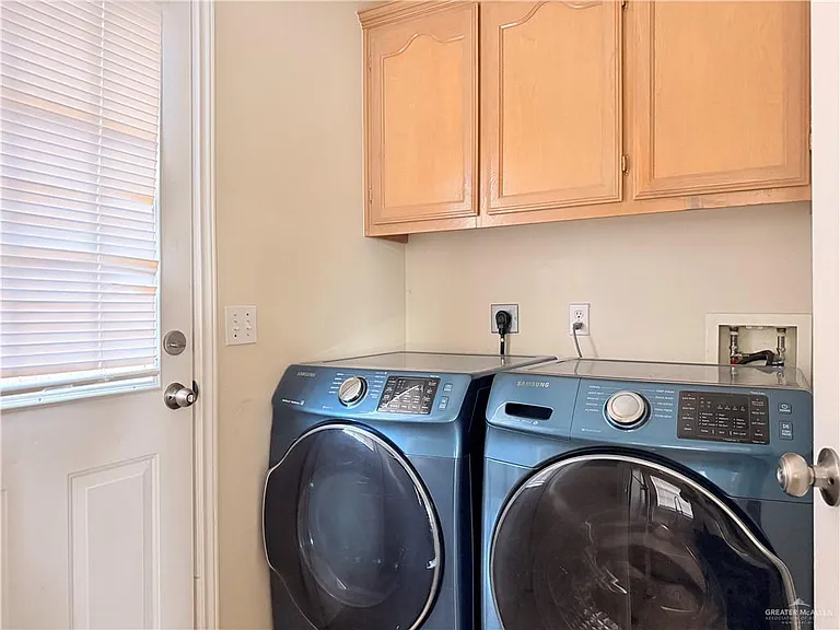 2113 W Carlos Dr — Photo 11