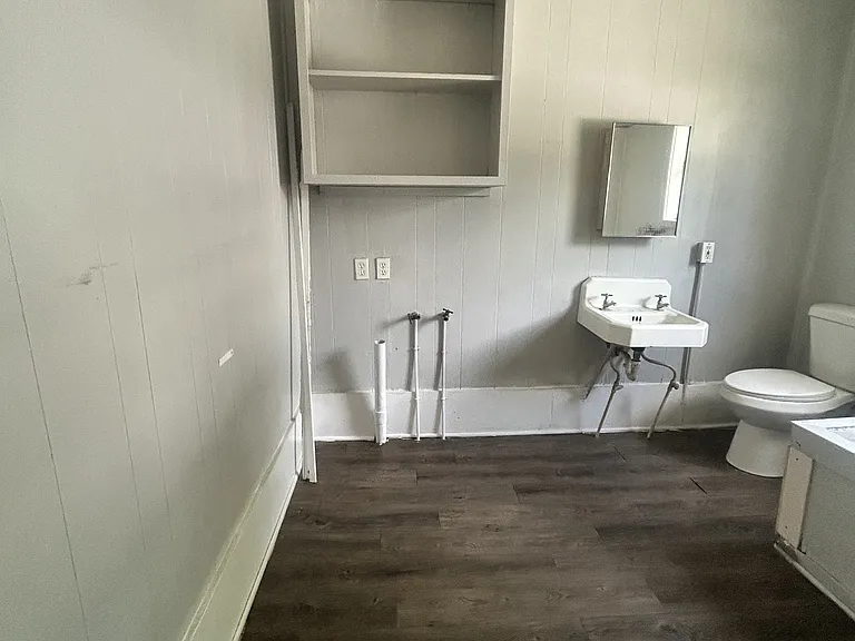 417 Moss St — Photo 11