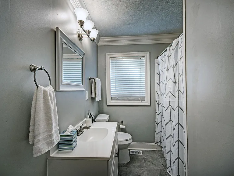 731 Reddoch Dr — Photo 8