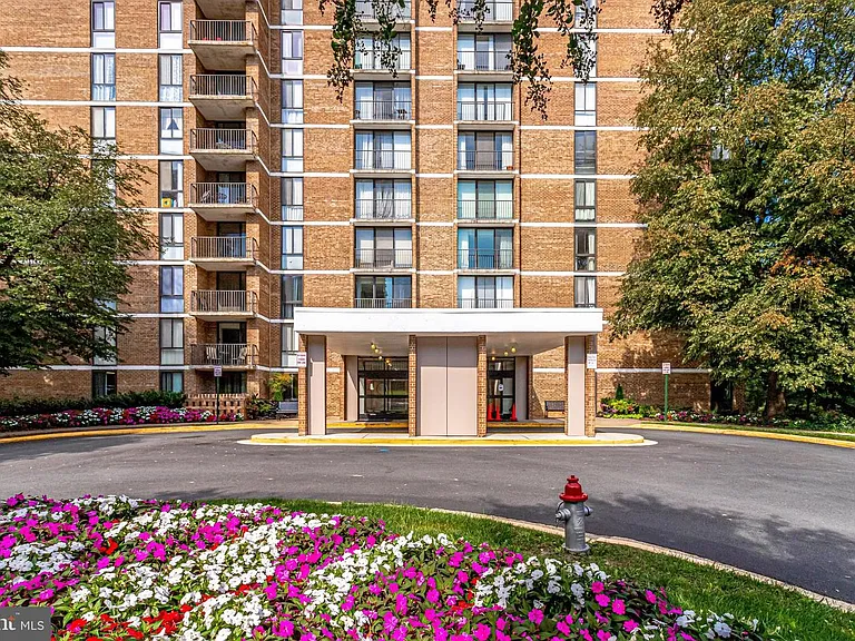 2300 Pimmit Dr #308W — Photo 2