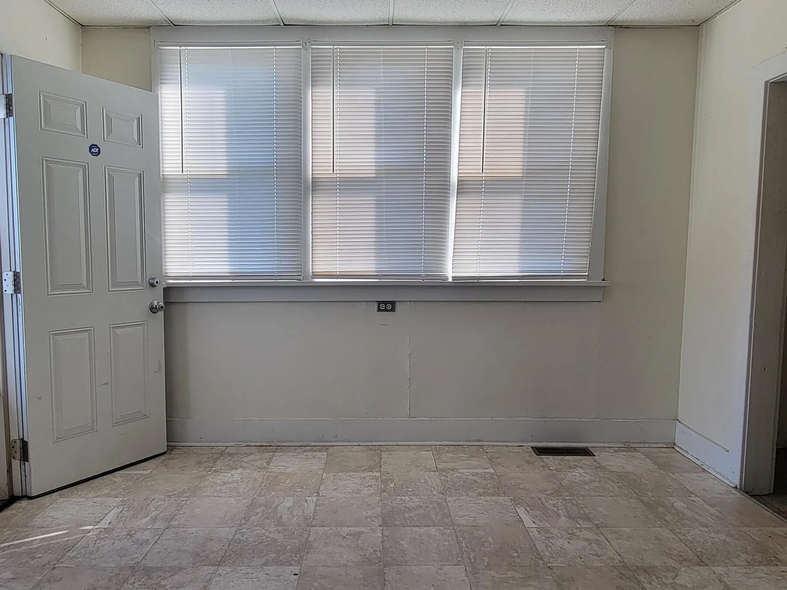 1 bed, 730 sqft, $750 — Photo 4