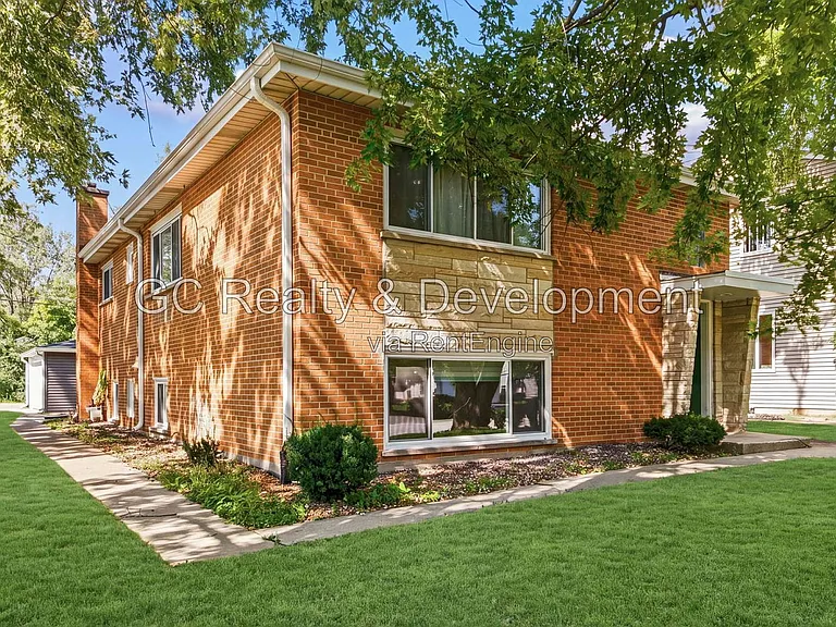 27W180 Cooley Ave #1 — Photo 1