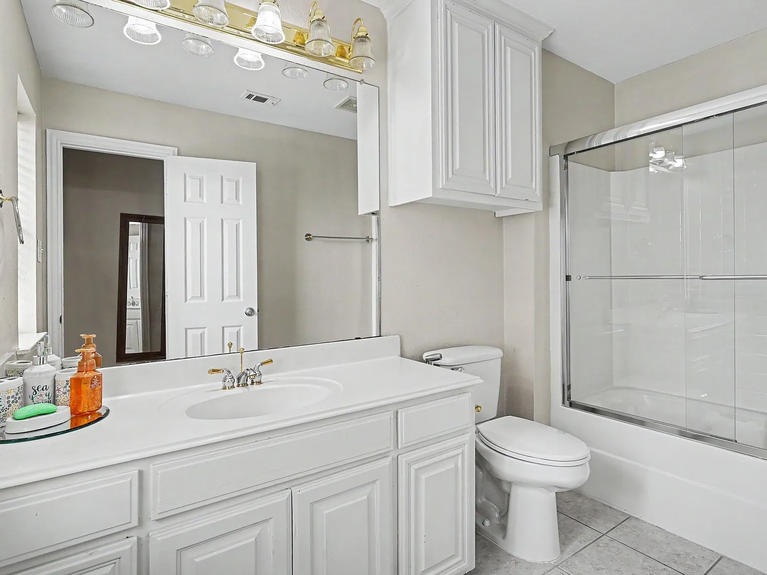 4 bed, 3744 sqft, $3,500 — Photo 3