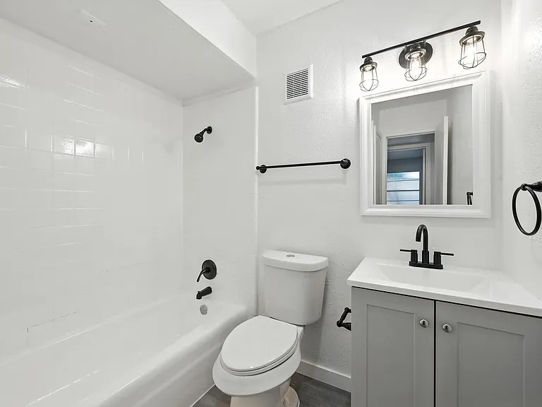 South Crest Apartments: All Bills Paid -Dazzling Dallas Apartments in Quiet Area! — Photo 94