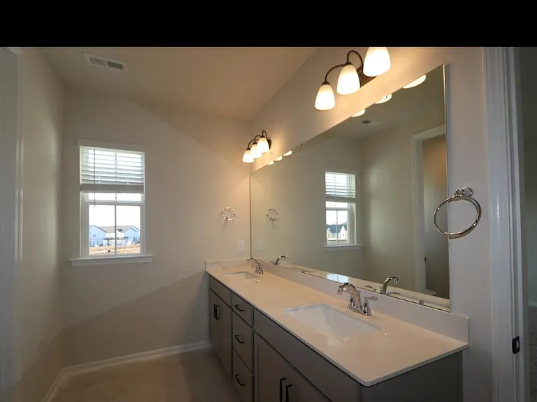 5822 Strathmore Ct — Photo 8
