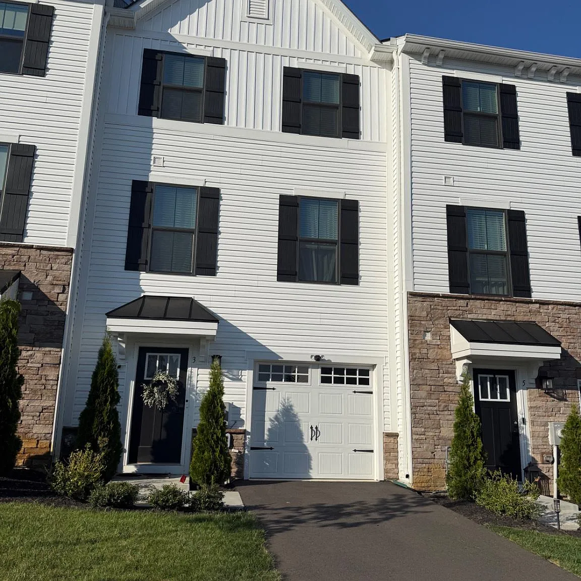 3 bed, 3.5 bath, 2320 sqft, $4,000 — Photo 1
