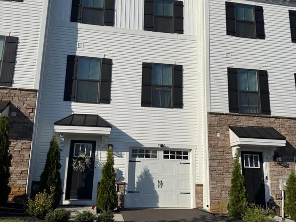 3 Cinnamon Ln, Mount Laurel, NJ 08054