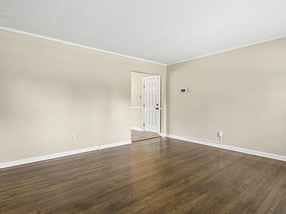 5th image of 1709 Charleston Ct