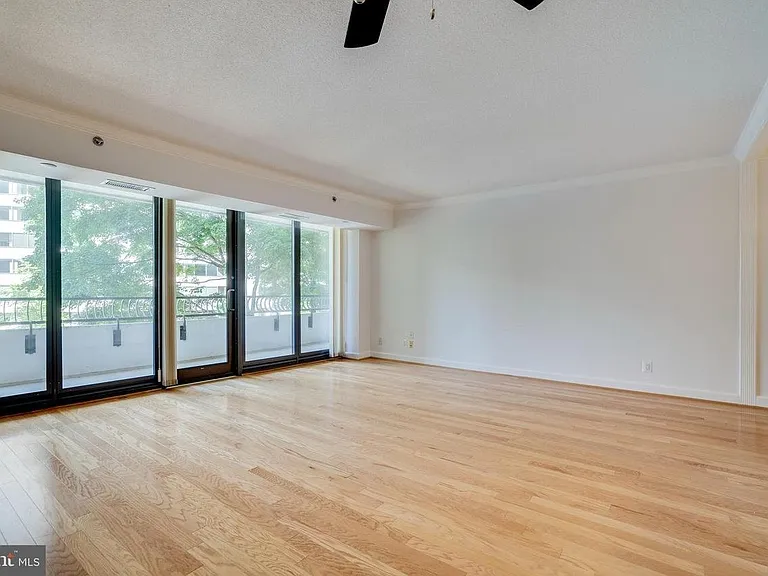 1200 Crystal Dr #411 — Photo 7