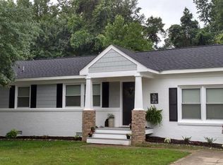 801 Old Town Dr, Colonial Heights, VA 23834