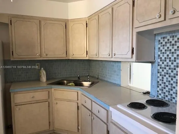 1530 NE 191st St APT 240, Miami, FL 33179