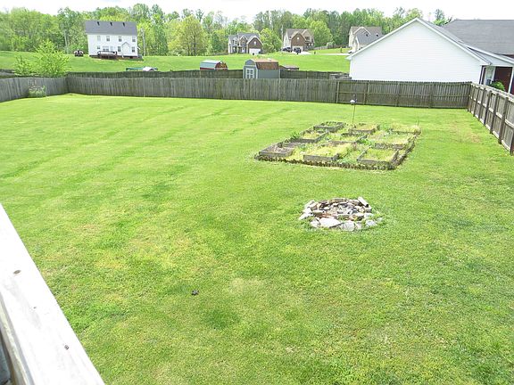 LG Backyard w/ Privacy Fence