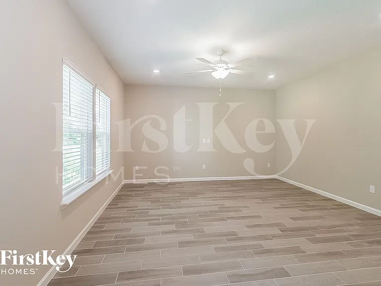 10142 Roman Ln — Photo 3