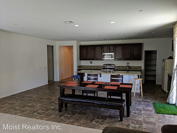 3rd image of 1439 Sandy Hill Dr