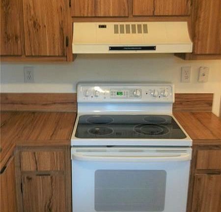 3rd image of 300 Gardens Dr APT 203