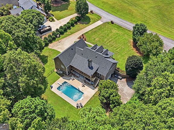 3rd image of 70 Quail Hollow Rd