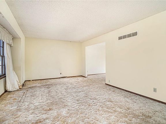 3rd image of 7705 NW Milrey Dr
