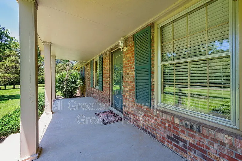 3 bed, 3.0 bath, 2000 sqft, $2,550 — Photo 2