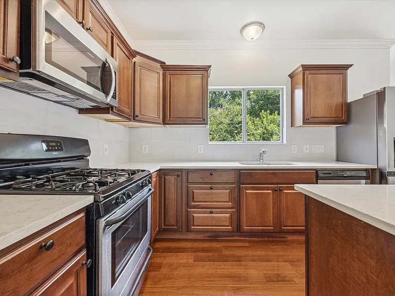 2926 Winchester Dr — Photo 13