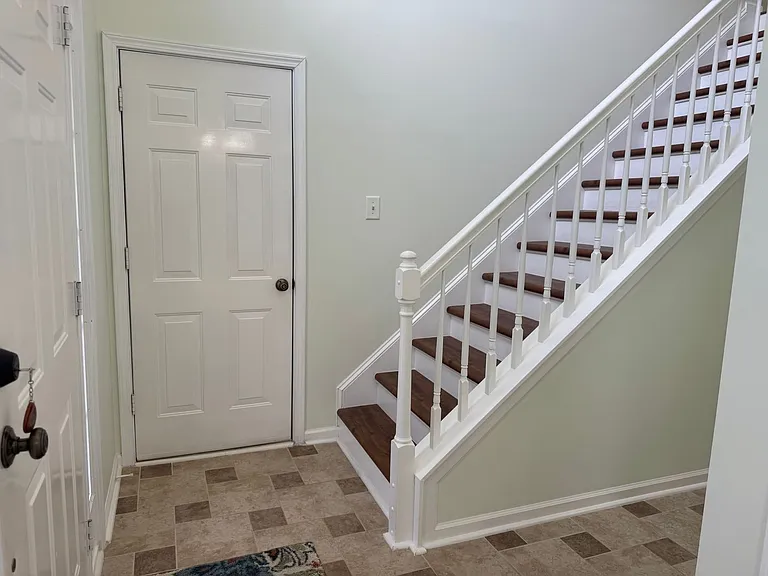 136 Madelia Pl — Photo 5