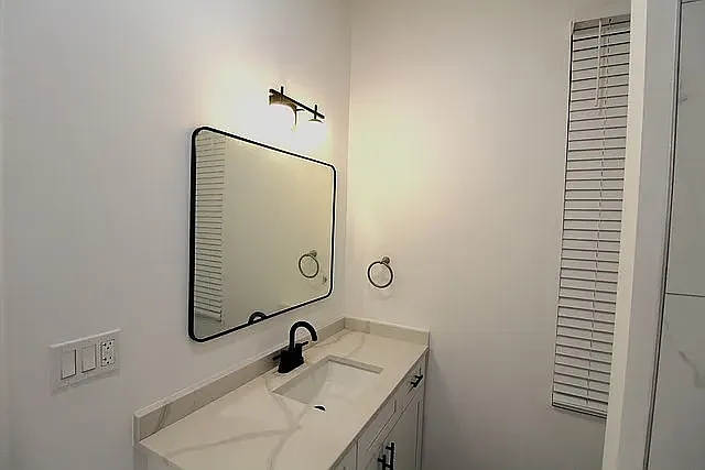 1344 W Ohio St #1F — Photo 12