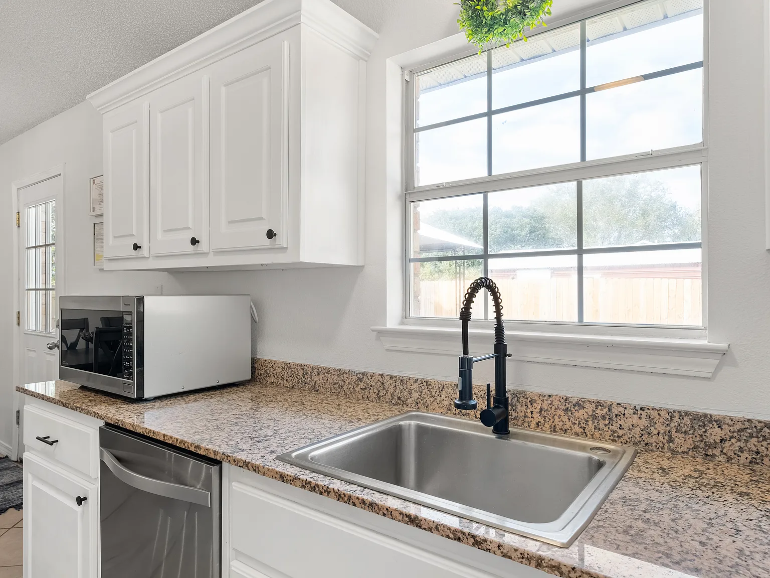 3 bed, 1107 sqft, $1,850 — Photo 4