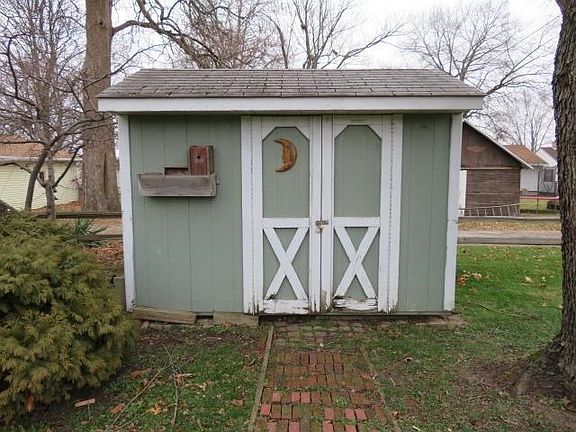8 x 10 gardening shed