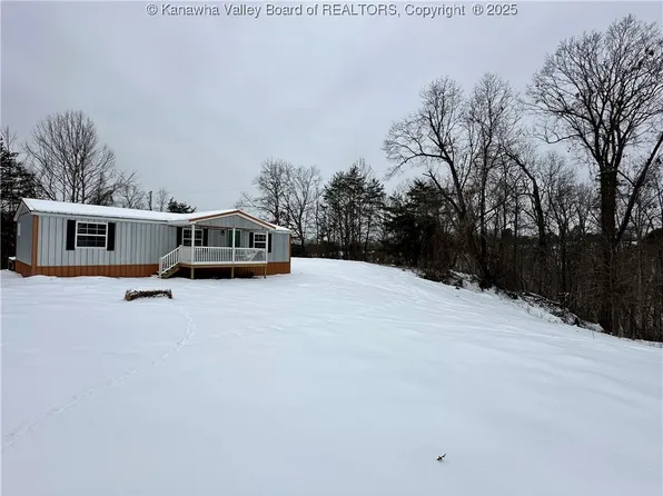 1040 Matheny Dr, Leon, WV 25123
