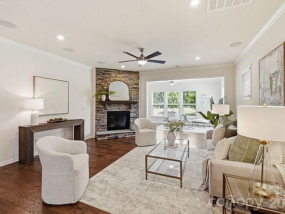 3rd image of 2336 Delaney Dr