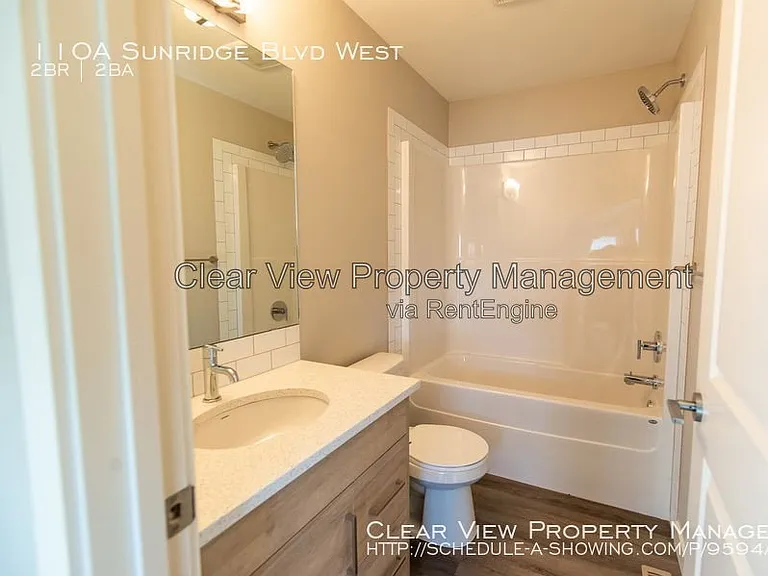 98 Sunridge Blvd W #UPPER LEVEL — Photo 11