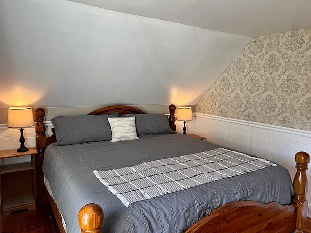 4 bed, 2.5 bath, 2200 sqft, $3,500 — Photo 2