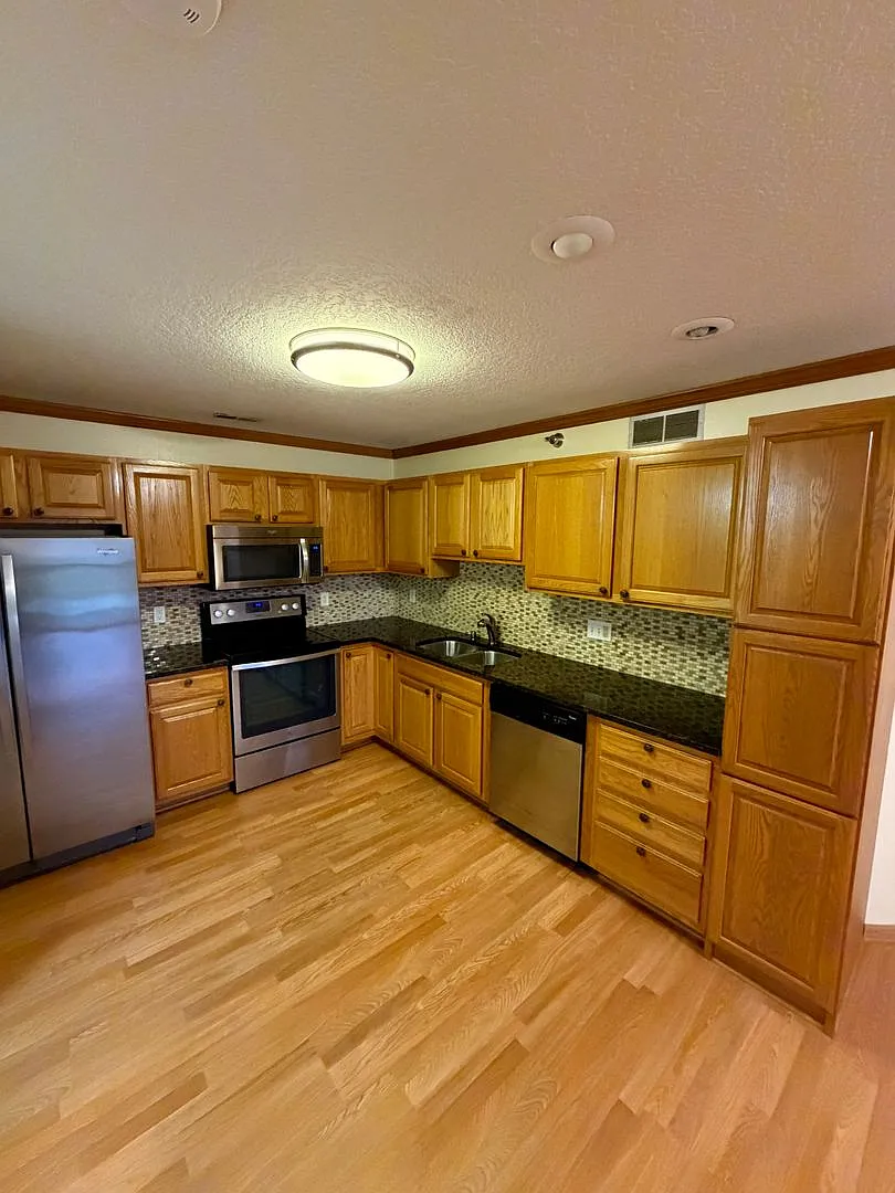 Building Photo - 10141 Sutton Dr #6