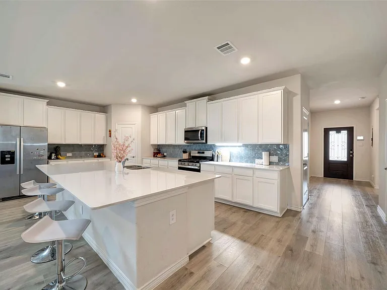 10332 Fall Brook Dr — Photo 4