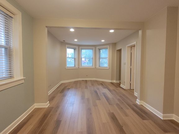 4th image of 2921 N Albany Ave #G
