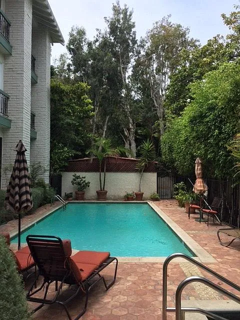 502 San Vicente Boulevard — Photo 3