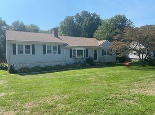 720 Plattsville Rd, Trumbull, CT 06611