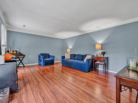 3rd image of 3368 Dawn Cir