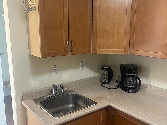 5th image of 5572 N Ridge Rd #905
