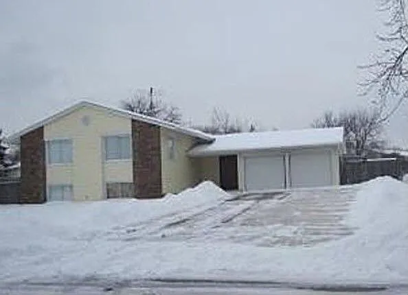 537 Hampshire Ln photo 1