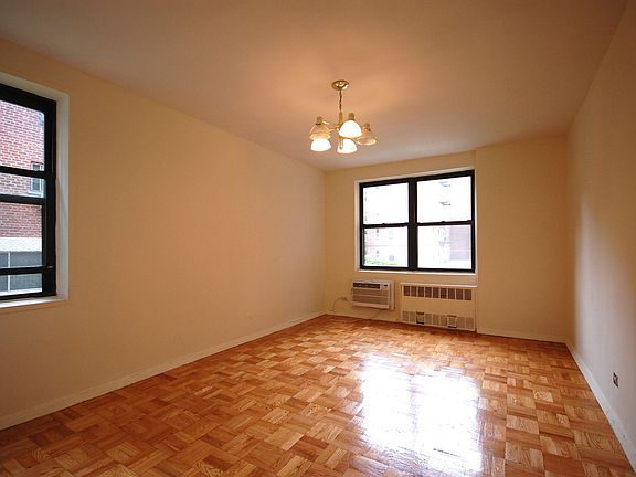 4th image of 3215 Arlington Ave APT 2G