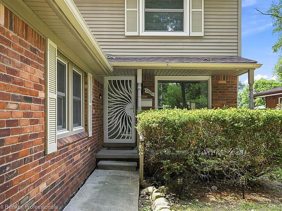 4th image of 23821 Manistee St