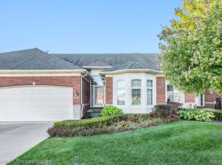 49379 Village Pointe Dr, Shelby Township, MI