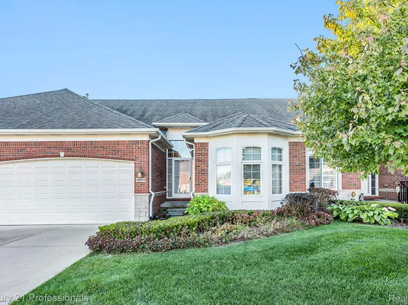 49379 Village Pointe Dr, Shelby Township, MI 48315
