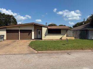 6802 Fairway Dr, Galveston, TX 77551