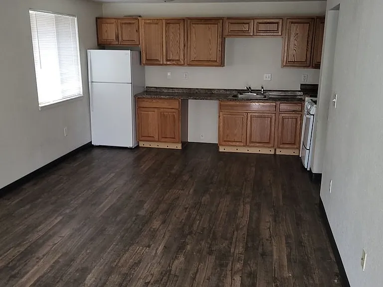 385 E Cherry Ave — Photo 8
