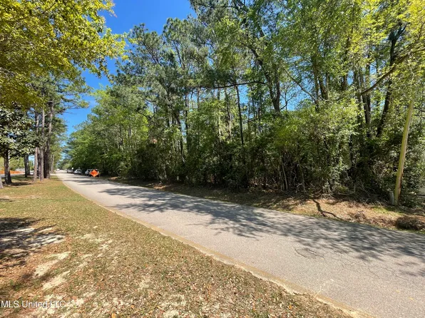 0 W Diamondhead Dr, Diamondhead, MS 39525