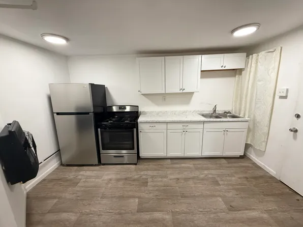 194 Main St #1R, Cohoes, NY 12047
